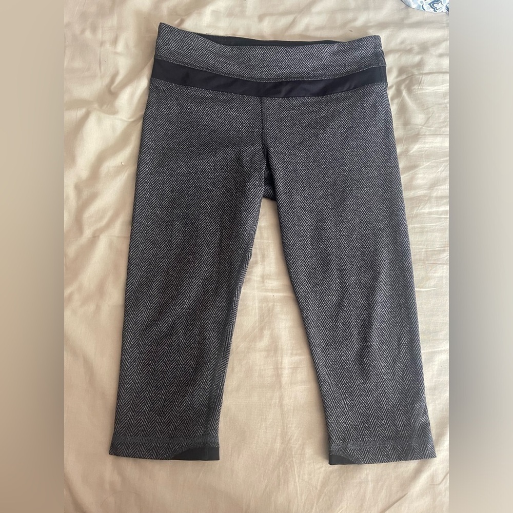 Lululemon Rehearsal Crop Leggings‎ size 6